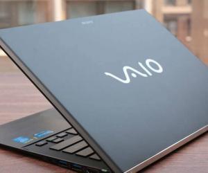 Sony SVF13NA1UL Laptop