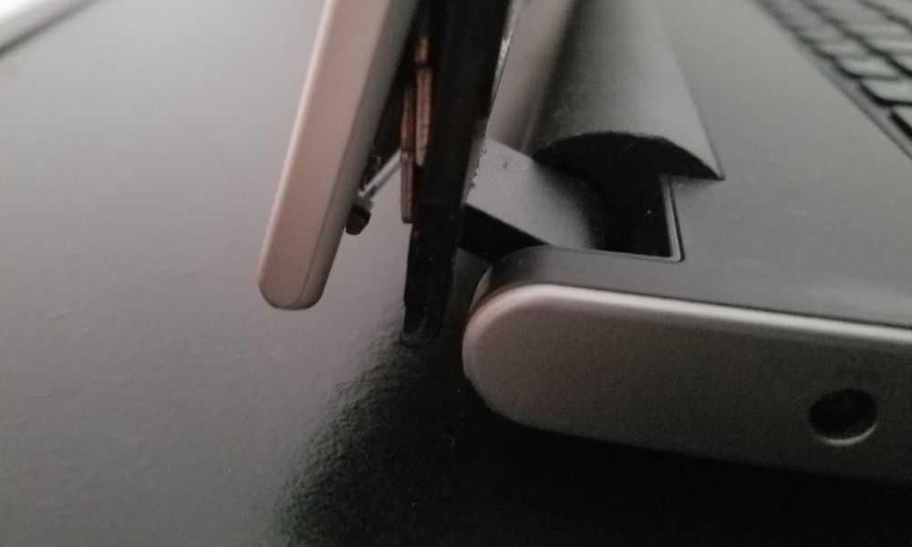 Laptop Ekran Menteşe Tamiri Nasıl Yapılır