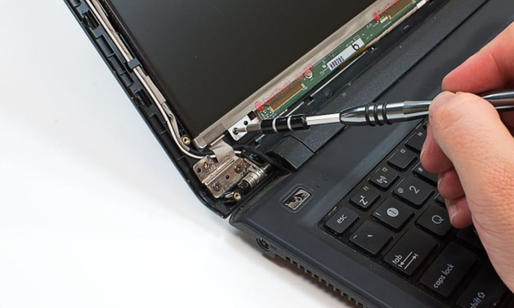 Laptop Ekran Menteşe Tamiri Nasıl Yapılır
